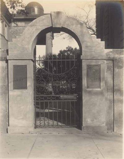 ondsindet Vejrudsigt Skole lærer College of Charleston: Randolph Hall, Porter's Lodge, Gates | Photography  Collection | Historic Charleston Foundation